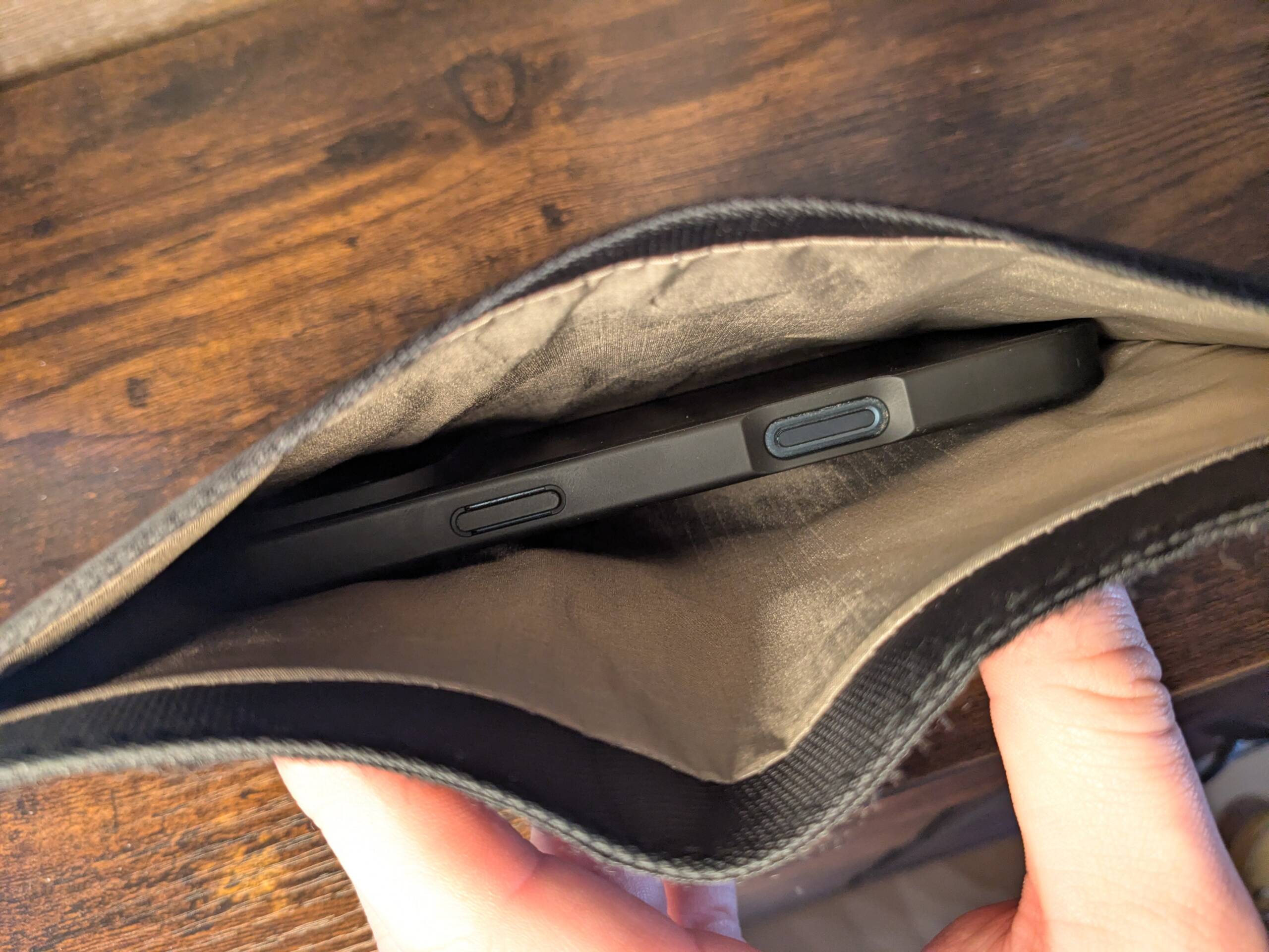 Medium Utility Faraday Bag for Phones - Image 3
